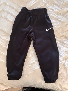 Nike  therma -fit Kids Black Sweatpants joggers. Boys 3T
